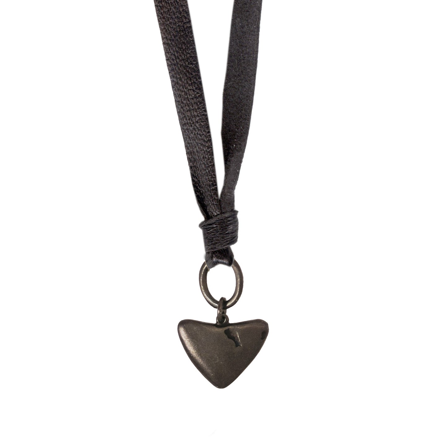 LTHR PEBBLE BLACK RHODIUM HEART